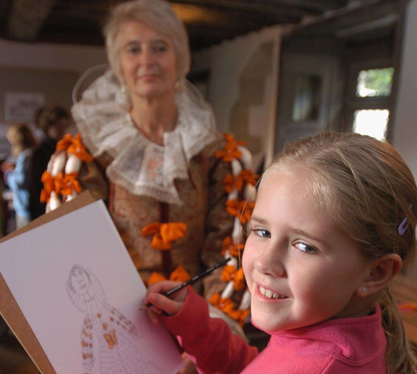 Chloe Hoppen, 8, draws a picture of Audrey Dreher dressed as Dame Dorothy Selby, who is supposed to have helped thwart the Gunpowder Plot. Picture by Matthew Walker