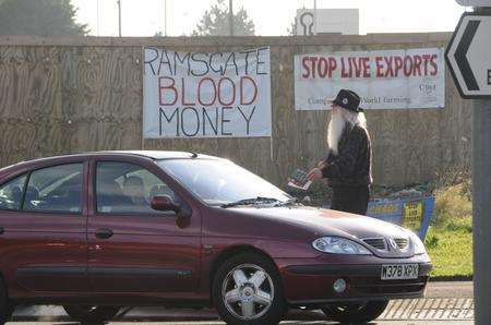 Broadstairs - protestor Tony Hyde hands out leaflets against Live Animal exports.