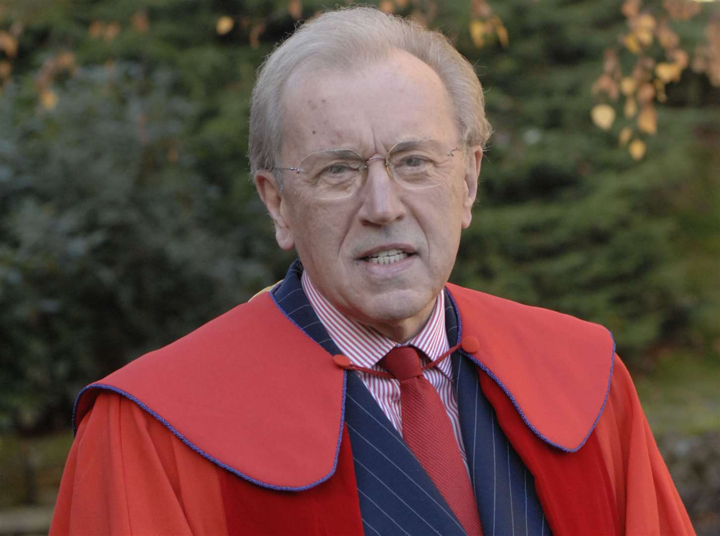 Sir David Frost received an honorary degree at Rochester Cathedral in 2001