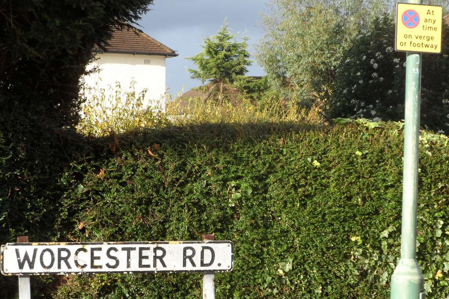 No parking on the verges in Worcester Road