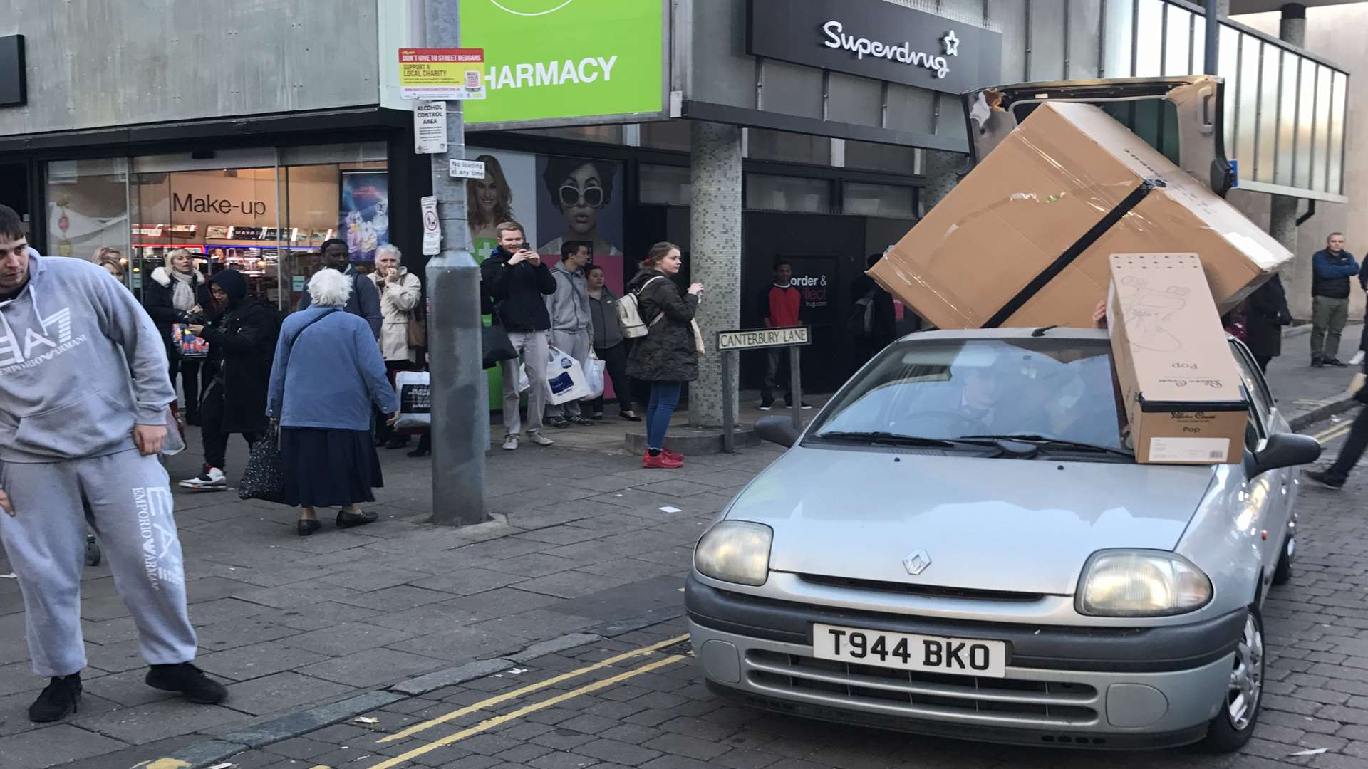 Bargain hunters cut the roof off the Renault Clio to try and fit in their Black Friday bargains