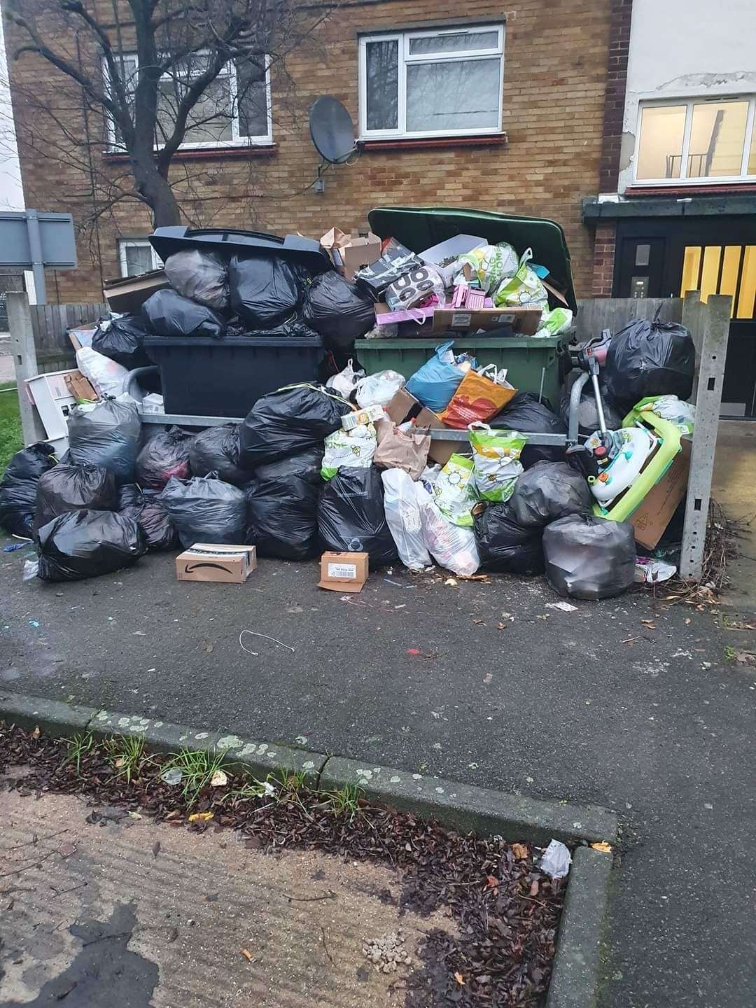Bins found overflowing in Swanscombe, Dartford. More street rubbish has been generated during the Covid lockdowns