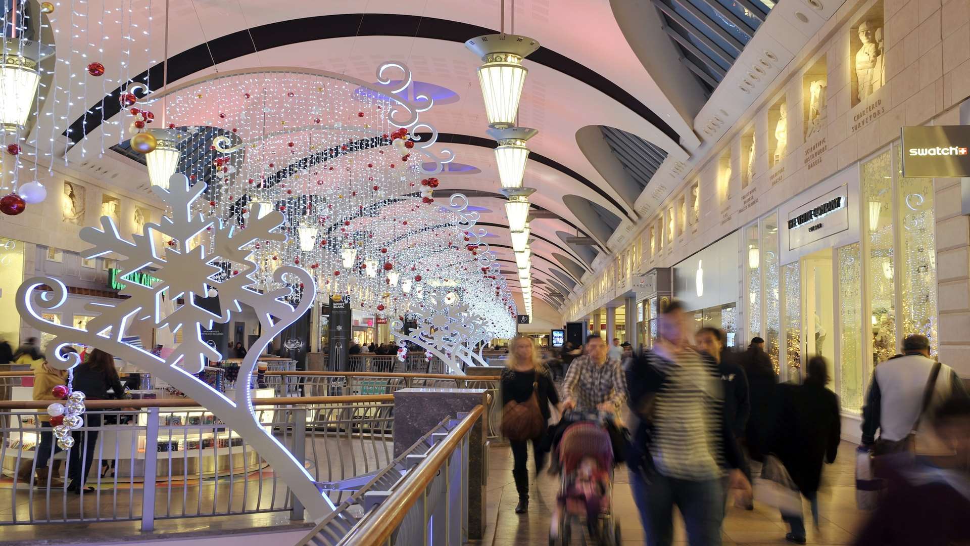 Nearly 20 shops to stay open until midnight at Bluewater on December 23