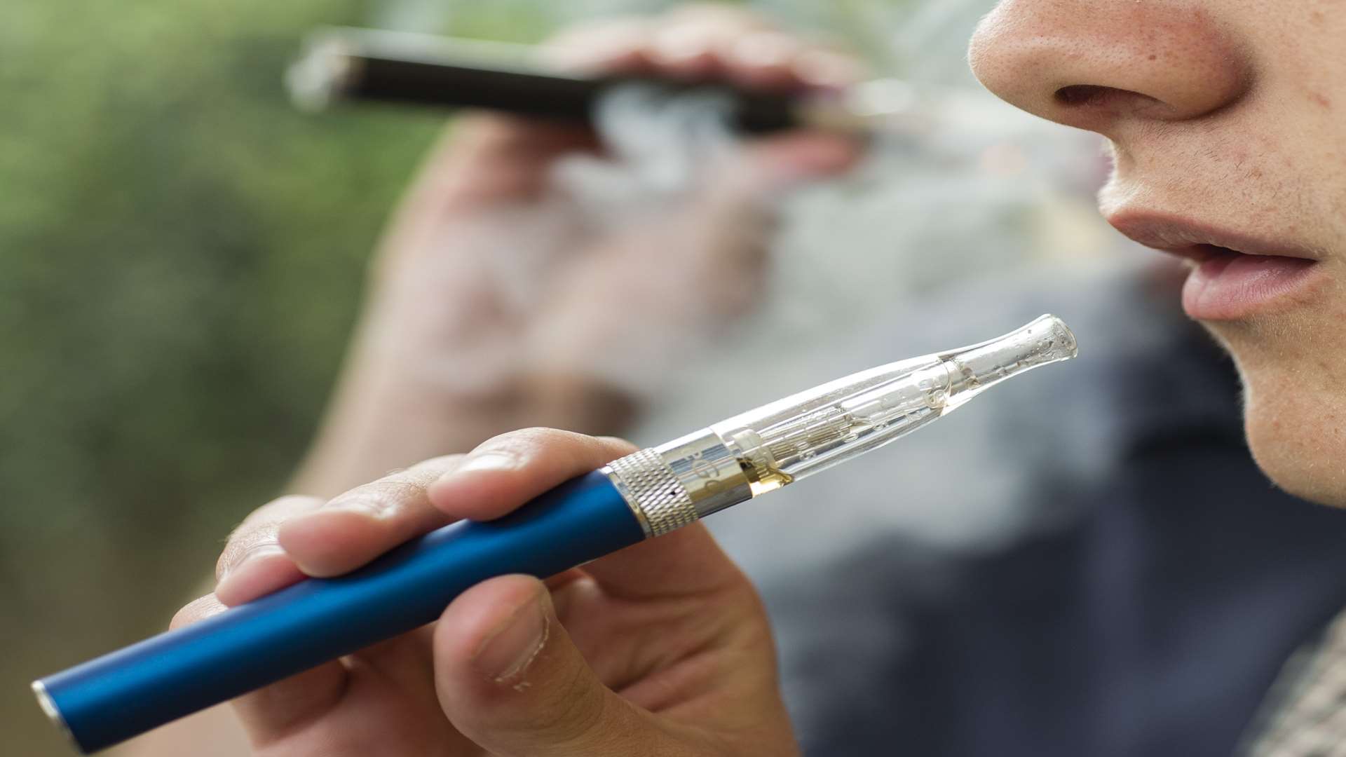 parents-fears-as-craze-for-vapour-pens-and-vaping-grows