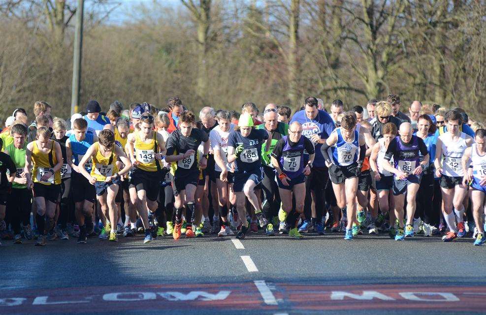 They're off. The start of the Tenterden 5 Mile race at Wittersham