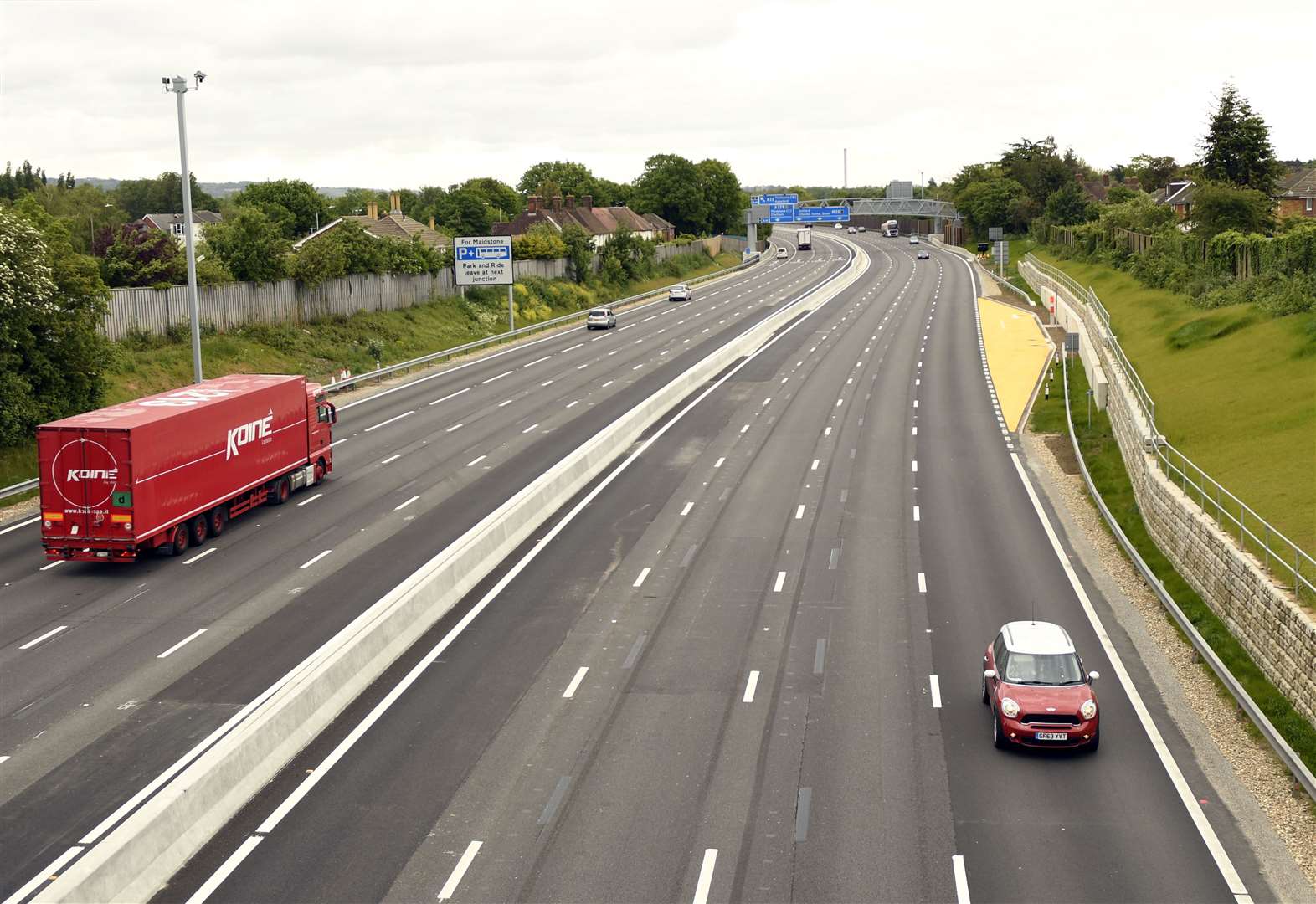 M20 closed between Junction 3 and 4 this weekend as footbridge installed