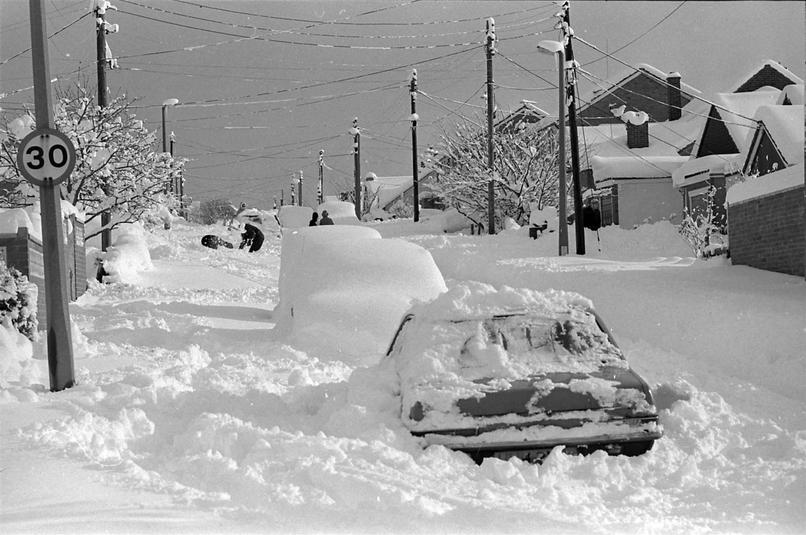 Cars going absolutely nowhere in Shurland Avenue on Sheppey