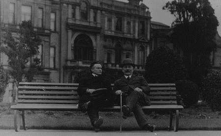 Harry Houdini with Chief Constable Alfred Arnold in front of Rochester Police Station of 1905