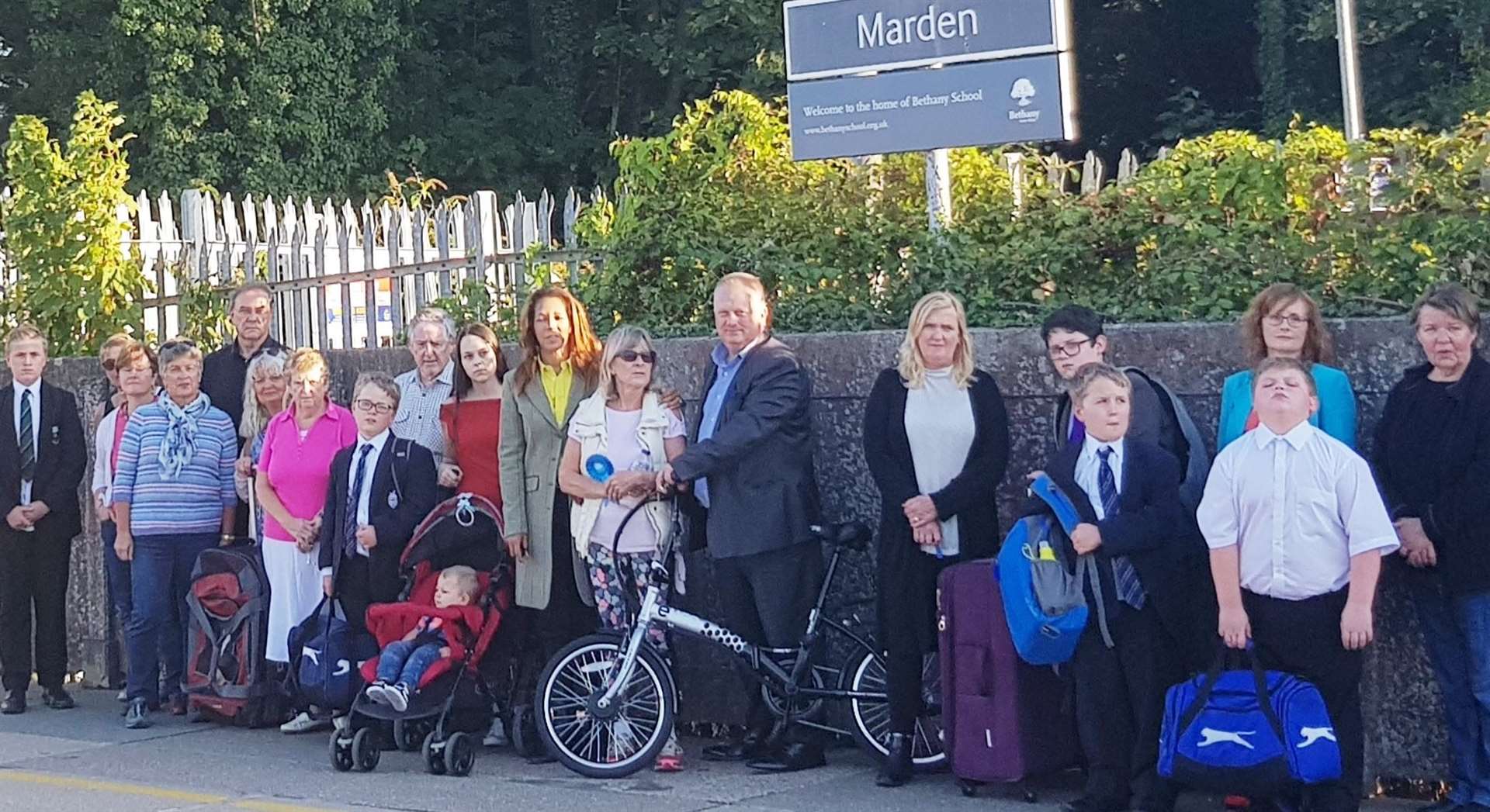 Helen Grant with passengers at Marden station, which does not have step free acess (11445491)
