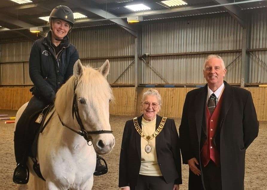 From left: Natalie Scott, head coach and yard manager at the Arrow Riding School, Dolly with her new saddle, Cllr Rosanna Currans outgoing Mayor of Dartford and Nick Dear from Doves Funeral Service.