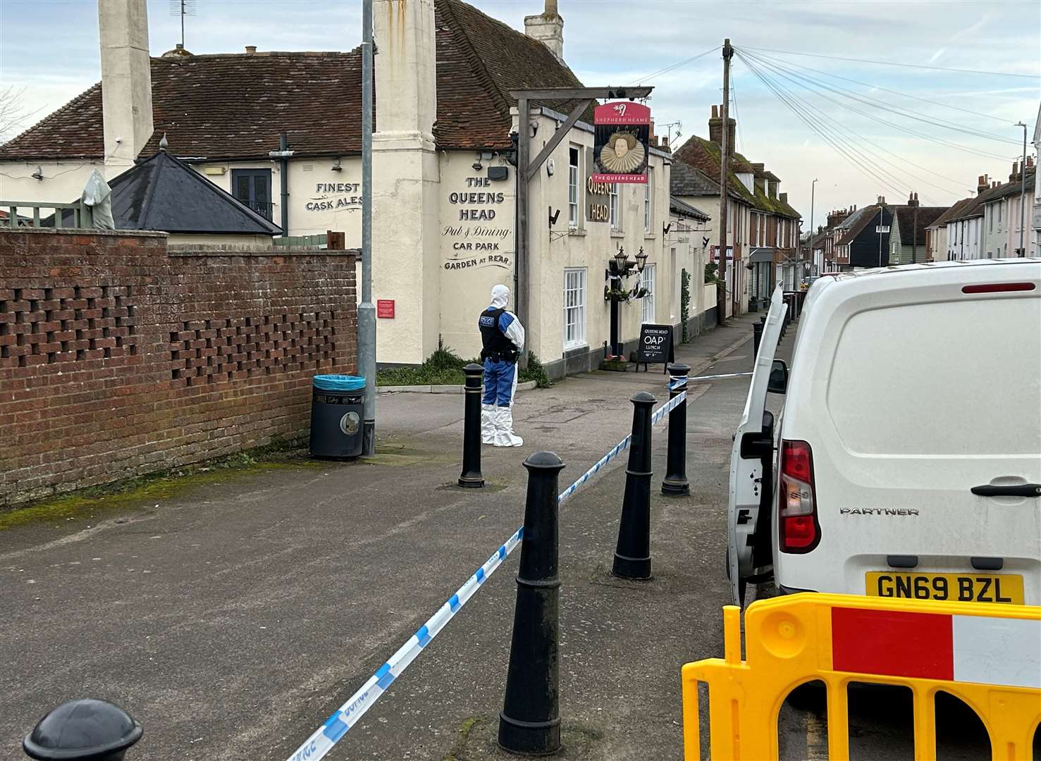 Police and forensics were outside the Queen’s Head pub in Boughton-under-Blean