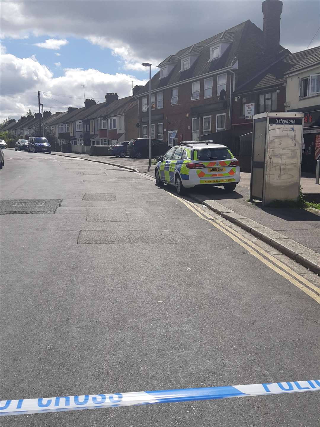 One police car and a bomb disposal van attended Palmerston Road (9209955)