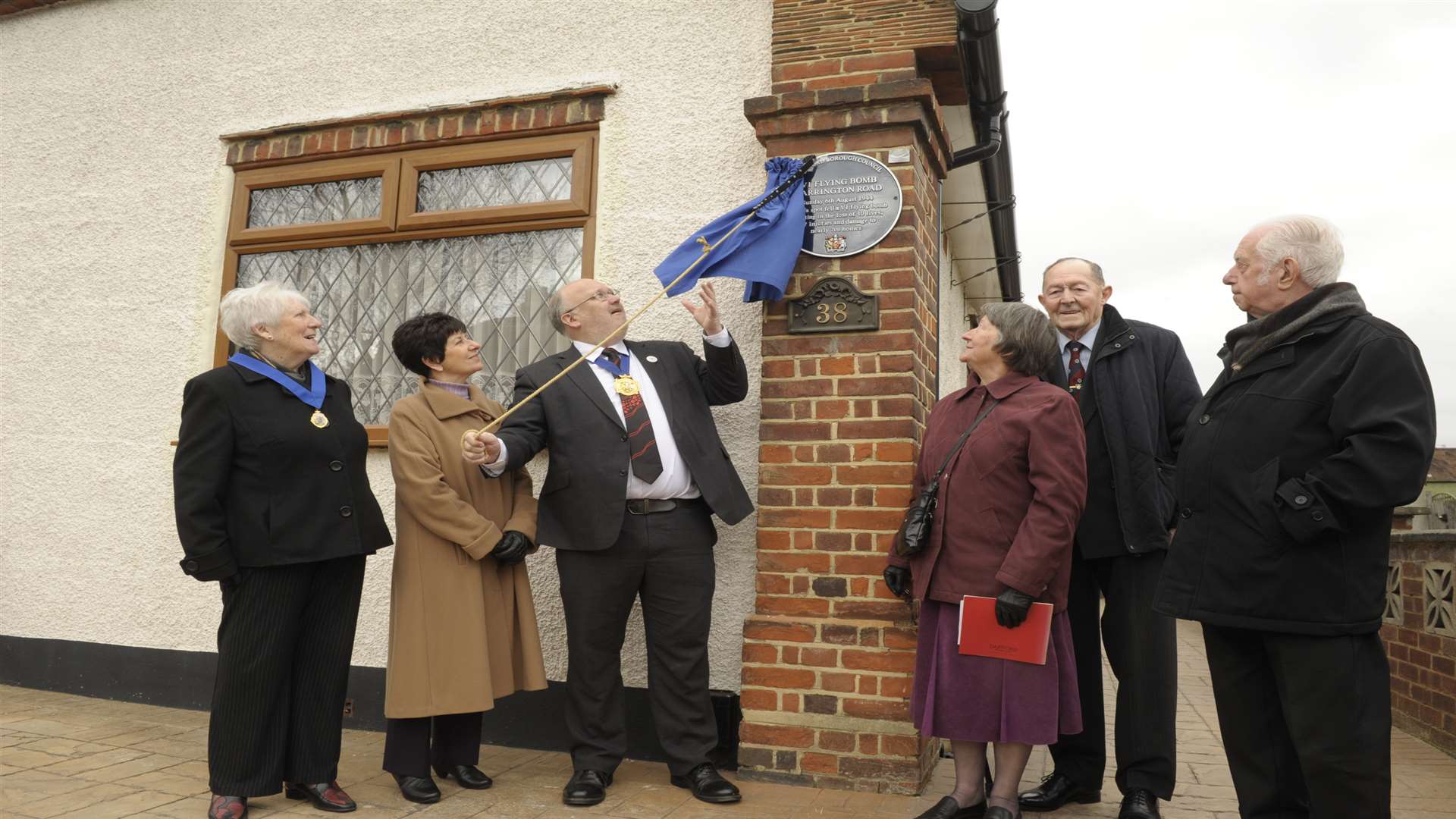 The unveiling of the plaque