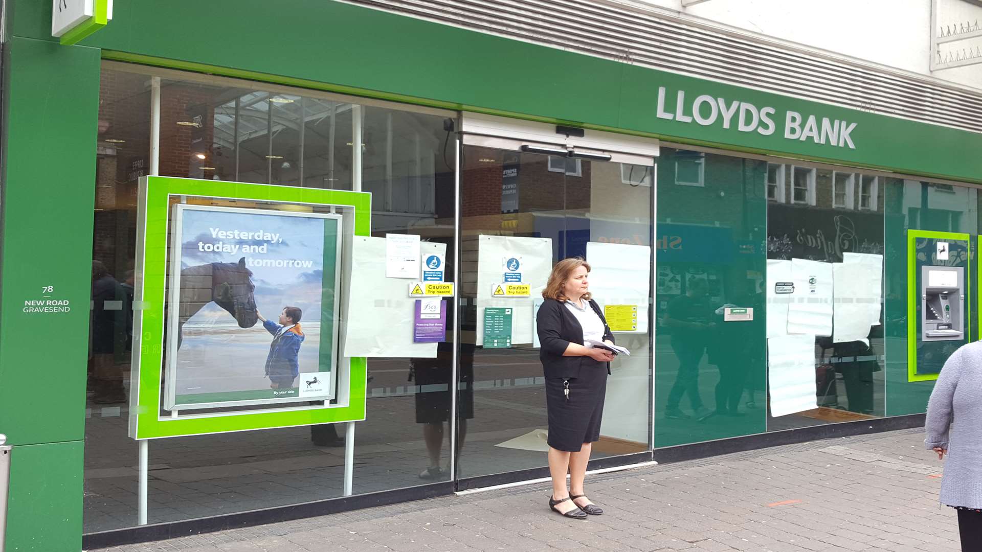 Customers are being told the bank is closed for the day