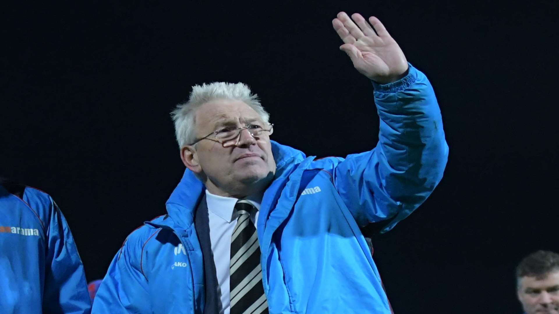 Chris Kinnear salutes the travelling Whites faithful. Picture: Barry Goodwin.