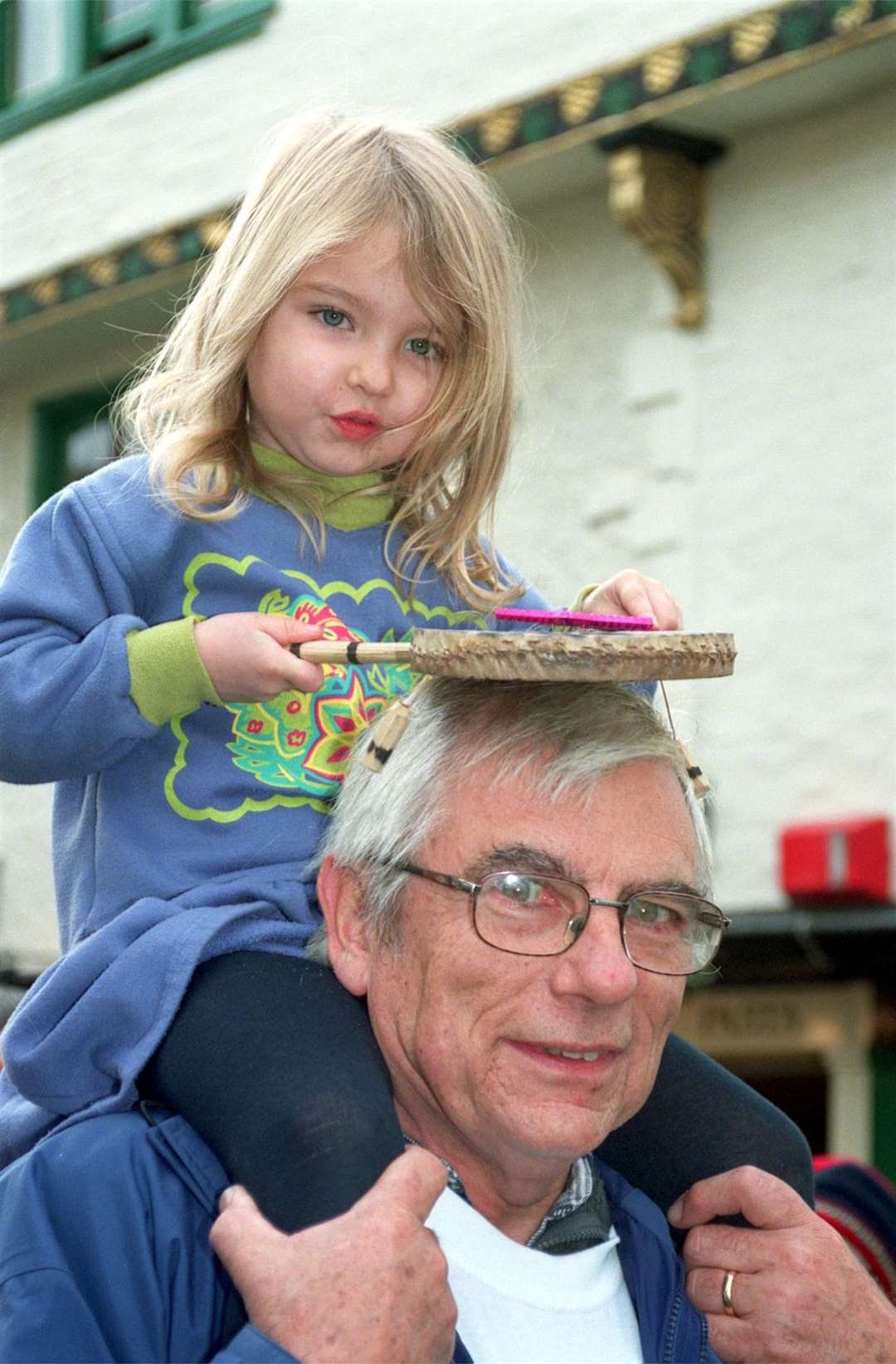 Kent and Canterbury Hospital demo. Dr Jim Appleyard and his grandaughter, Shevek Appleyard, 4, make their contribution. Copyright KMG Negative Reference: 23/5661/E/2001 (54643127)