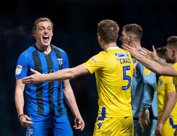 Gills striker Tom Eaves shows his frustration Picture: Ady Kerry (7742584)