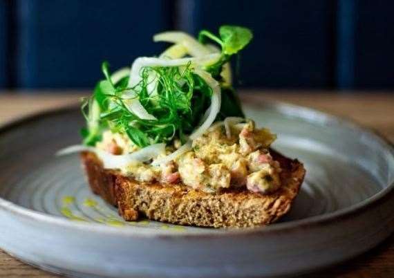 Potted shrimps & smoked mussels, spiced butter, treacle toast, fennel