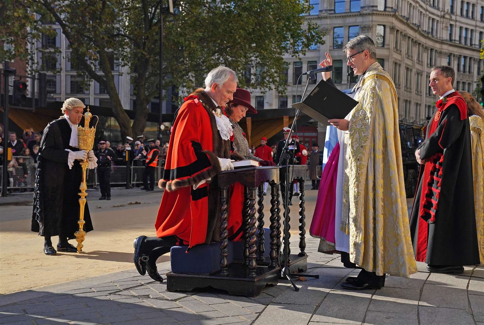 The new Lord Mayor, with his wife Felicity, receive a blessing from Dean of St Paul’s, the Very Revd Andrew Tremlett (Jonathan Brady/PA)