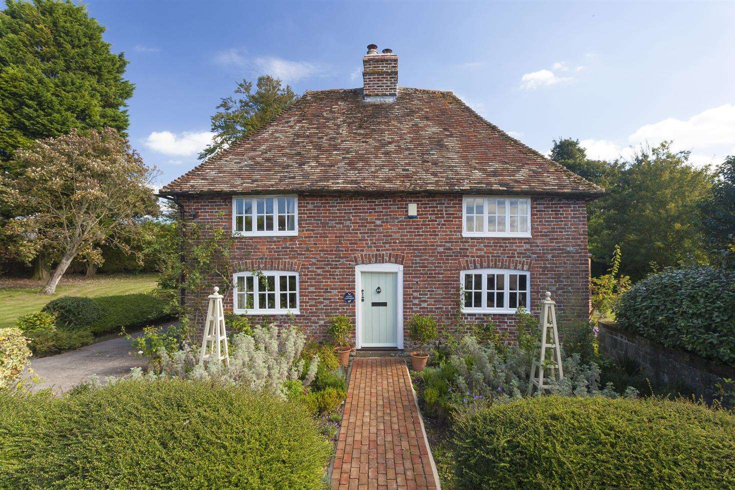 Court Cottage, Postling