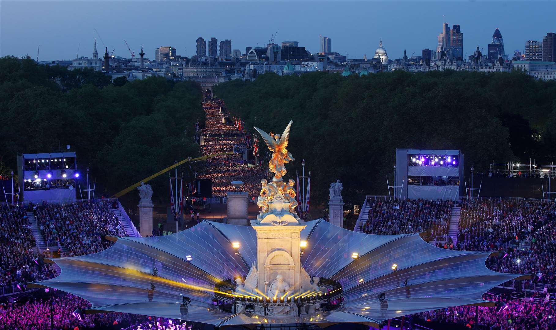 Crowds attending the Diamond Jubilee Concert in front of Buckingham Palace in 2012 (David Berber/PA)