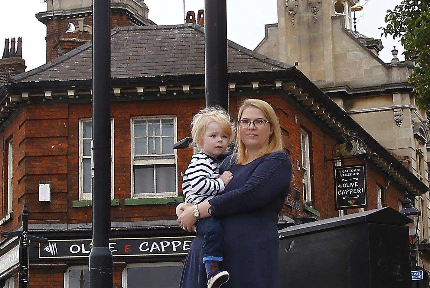 Lindsey Burke and two year old son Elliott complaining about the faulty CCTV camera sited near the recent crime scene at Rocherster Bridge...Picture: Sean Aidan..... (4370769)