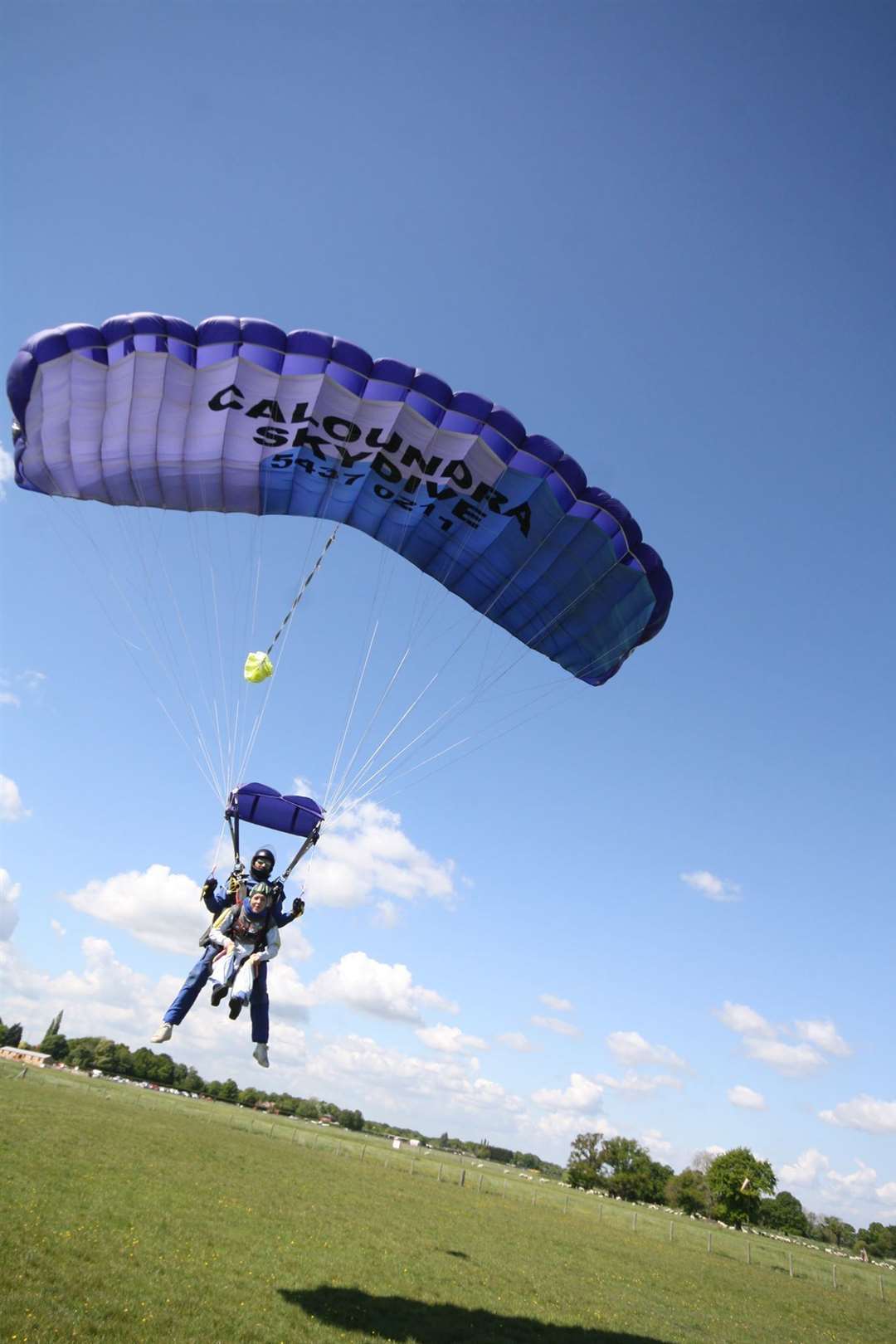 Sian Williams, 35, skydived to raise money for ellenor (10216437)