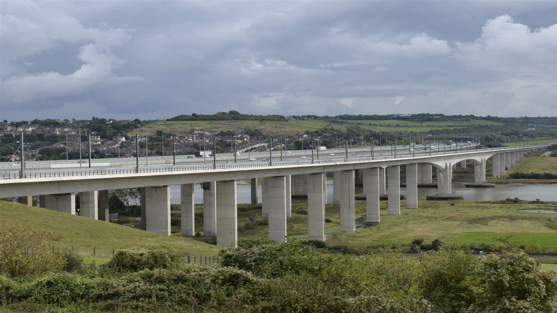 Police close M2 Medway Bridge in both directions after reports a