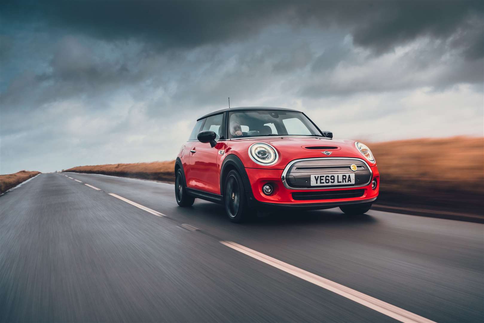 The Mini Electric retains the regular car’s retro styling