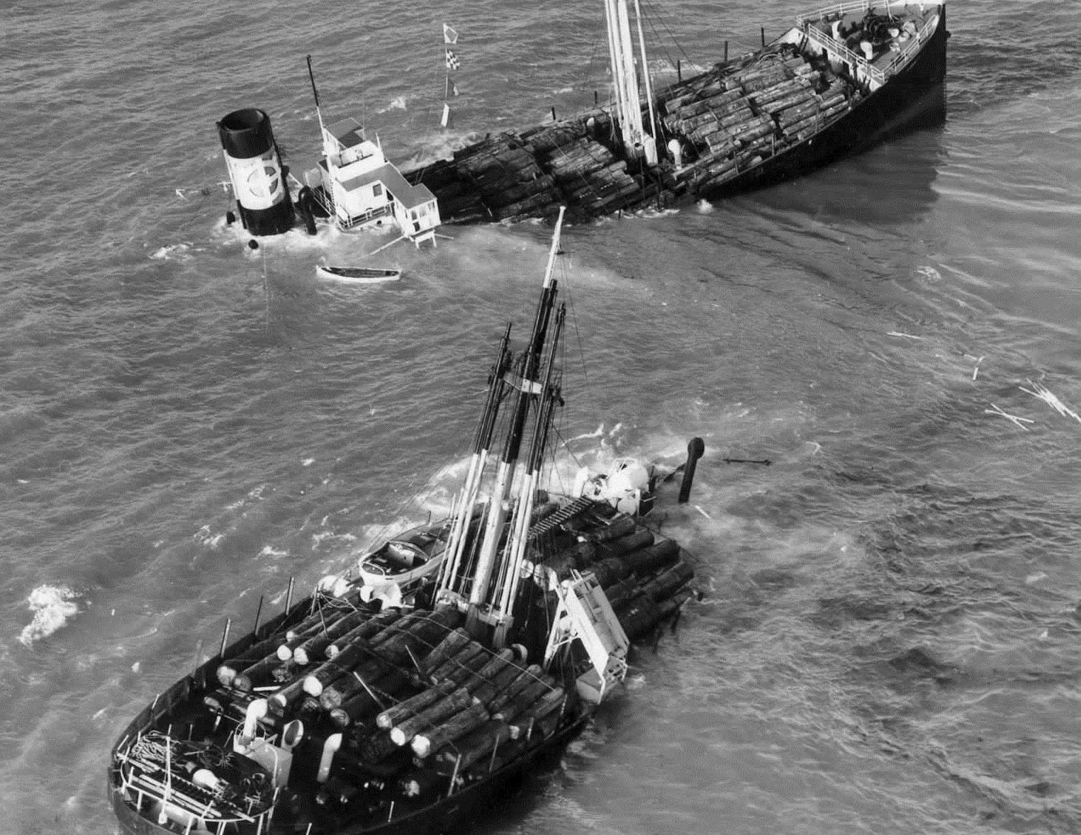 AGEN wrecked on the Goodwin Sands in 1952