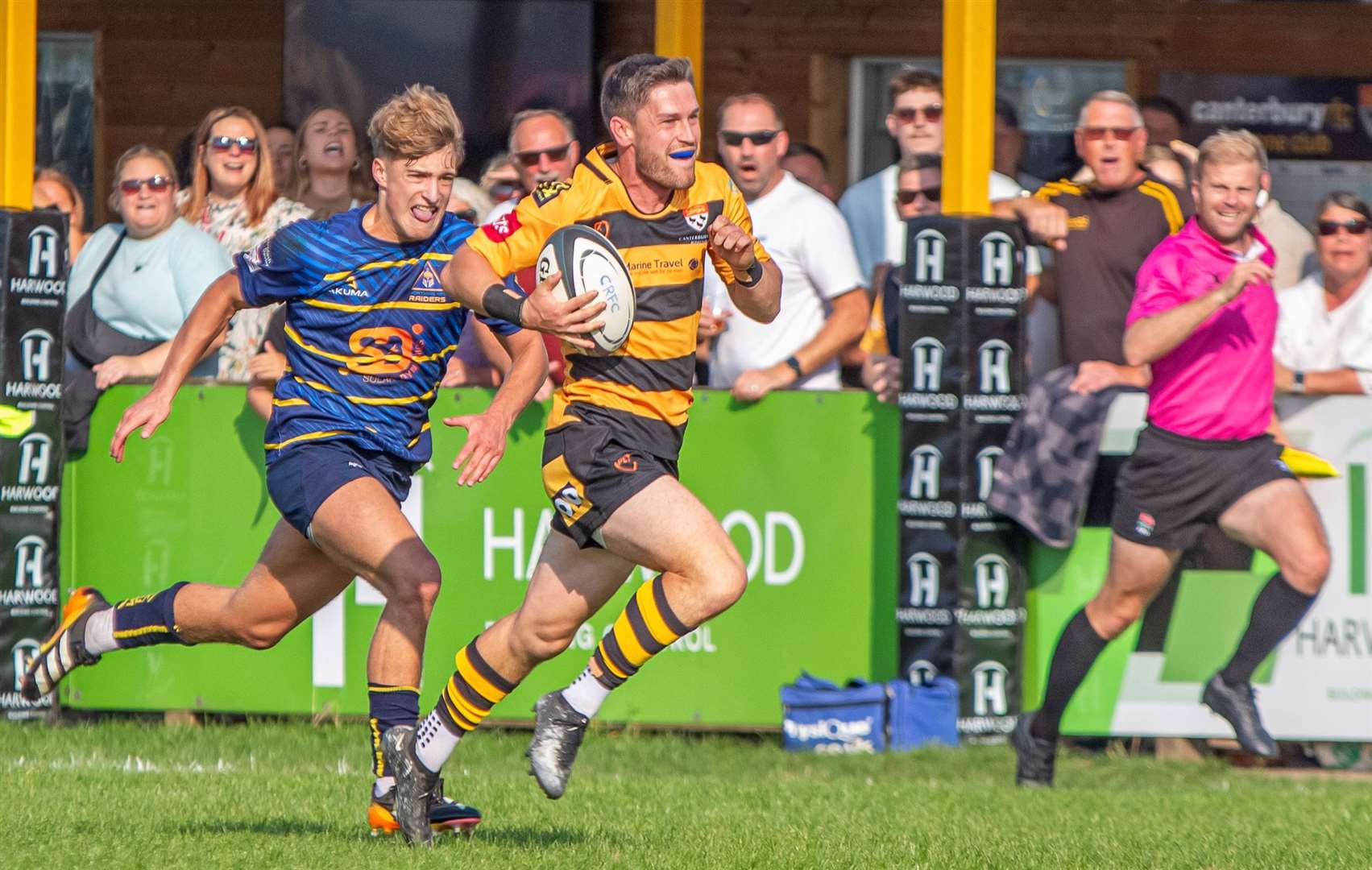 Canterbury on the attack against Worthing. Picture: Phillipa Hilton