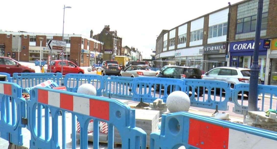 Traffic in Strood town centre (15067676)