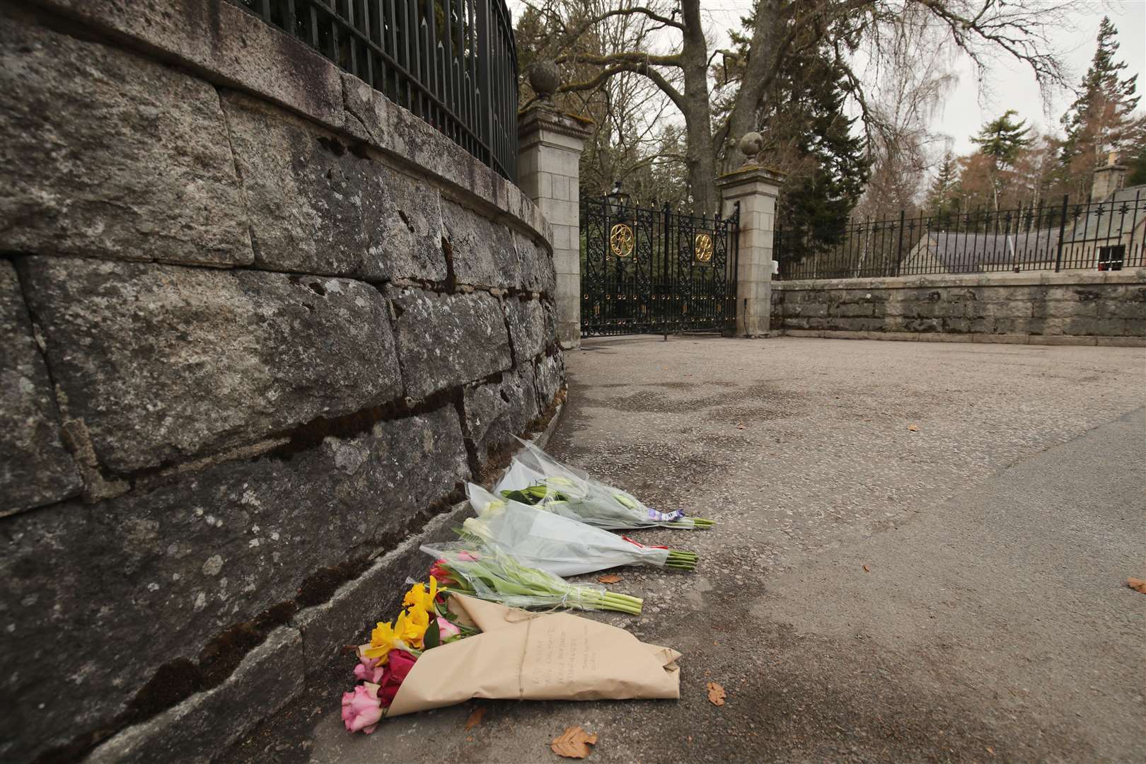 Floral tributes outside the gates at Balmoral Castle(Jane Barlow/PA)