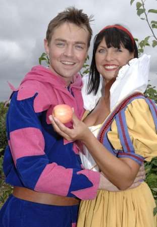 Panto stars Stephen Mulhern and Emma Barton will switch on Canterbury's Christmas lights