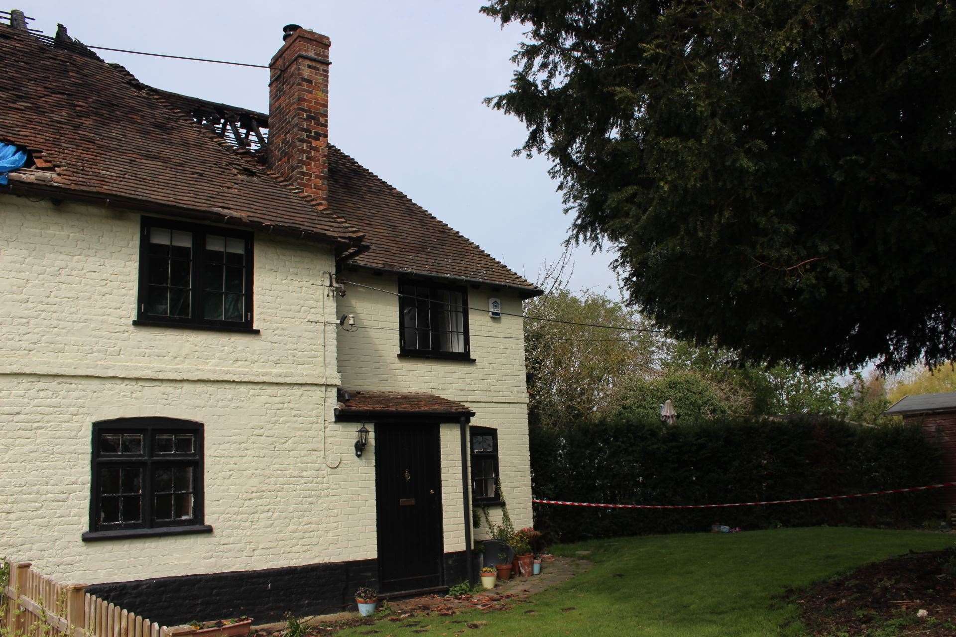 Roof damage after the fire in Lynsted Lane, Lynsted (8763584)