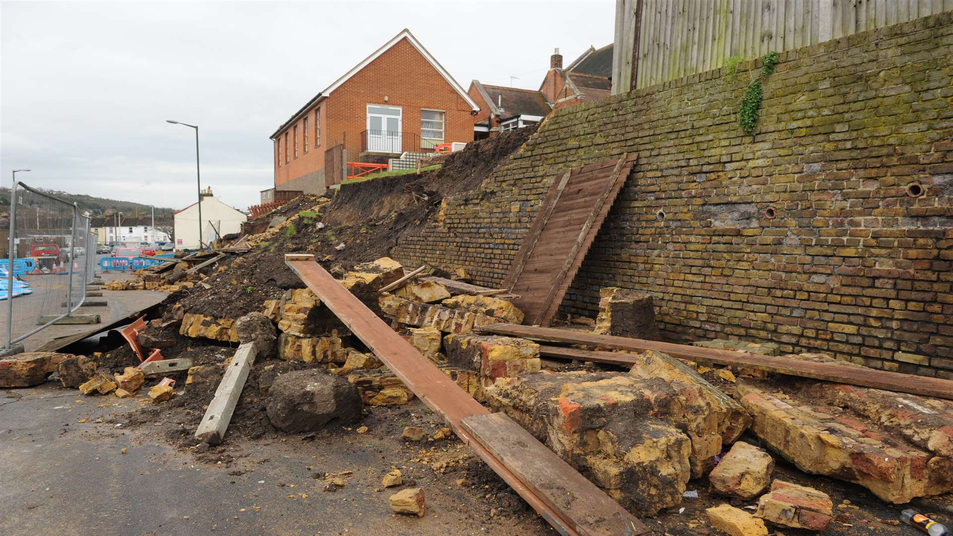 The wall fell down in January 2016.