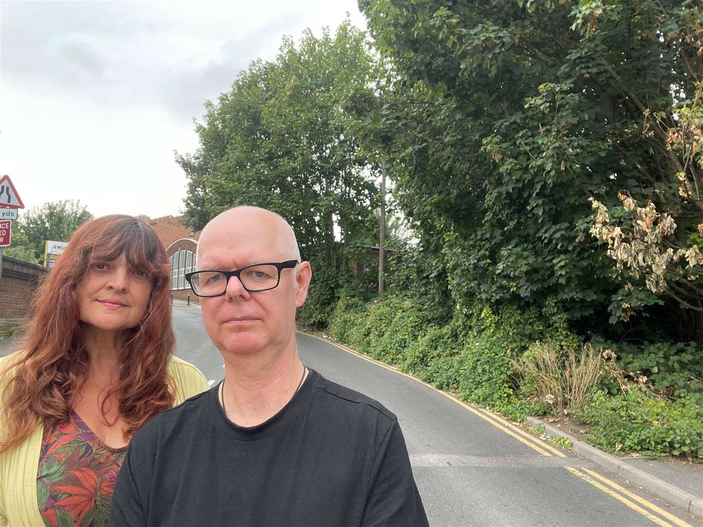 Cllrs Rachel Rodwell and Stuart Jeffery, with the missing stretch of pavement behind them in Buckland Hill