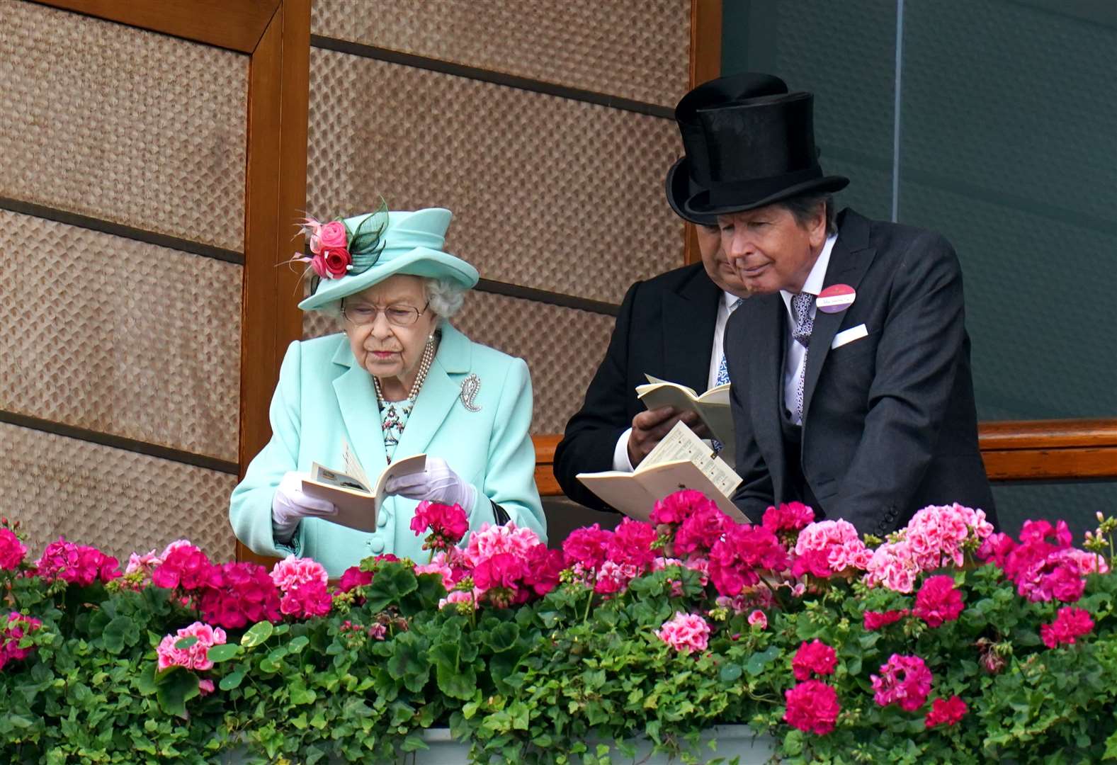 The Queen with her racing manager John Warren (Andrew Matthews/PA)