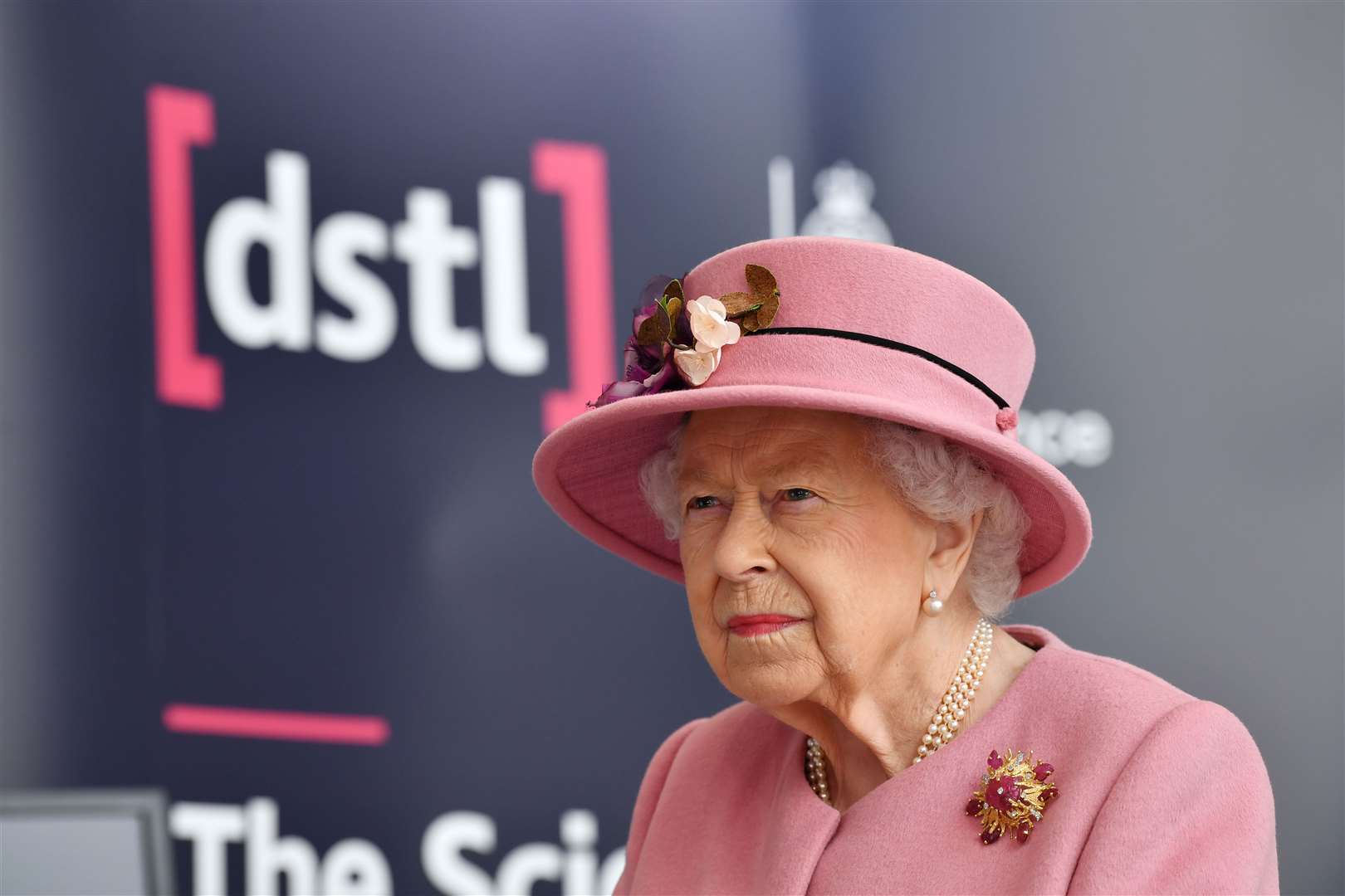 The Queen without a face mask at Porton Down (Ben Stansall/PA)