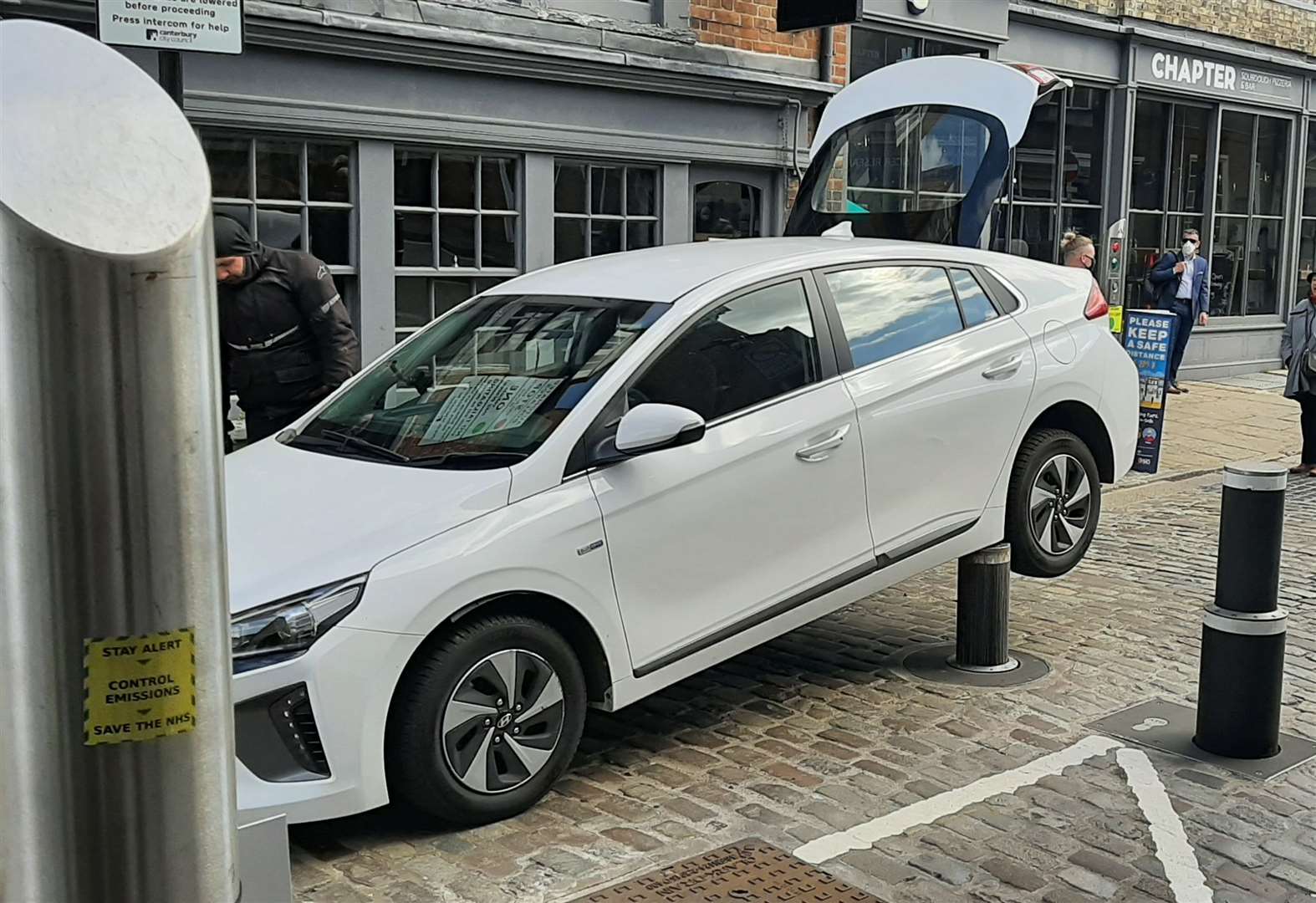Earlier this month a Hyundai driver who tried to tailgate their way into the city failed to outsmart the bollards