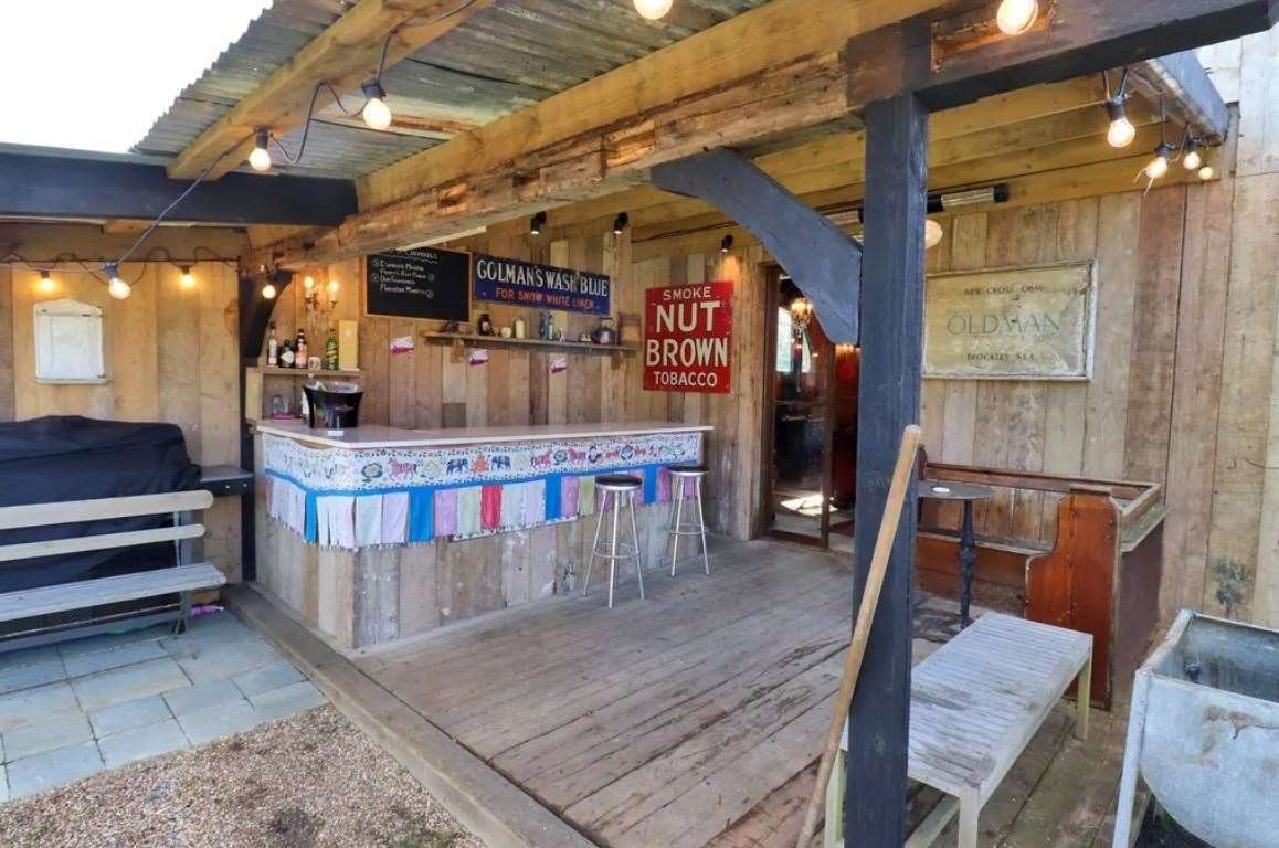 A cosy outdoor bar area. Picture: Zoopla / Savills