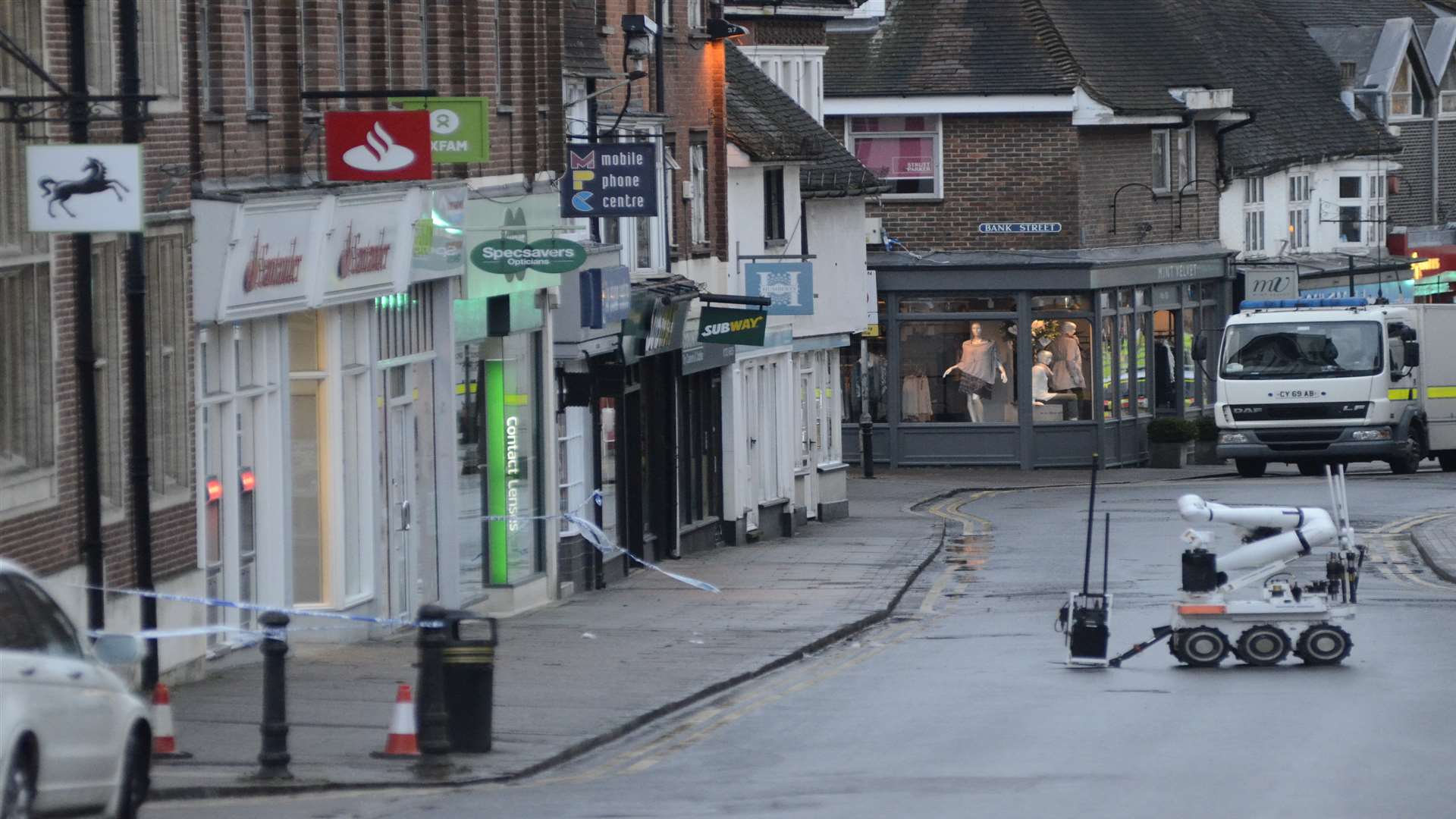 The bomb squad's robot heads to Santander