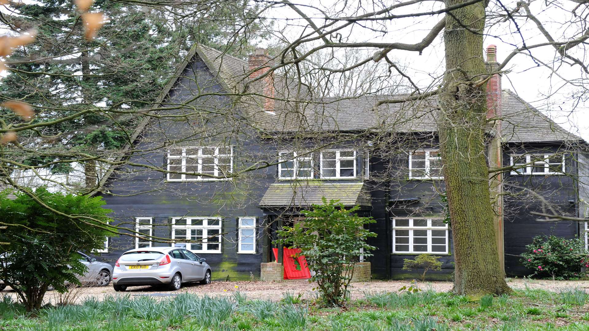 Peaches Geldof's husband abandons home