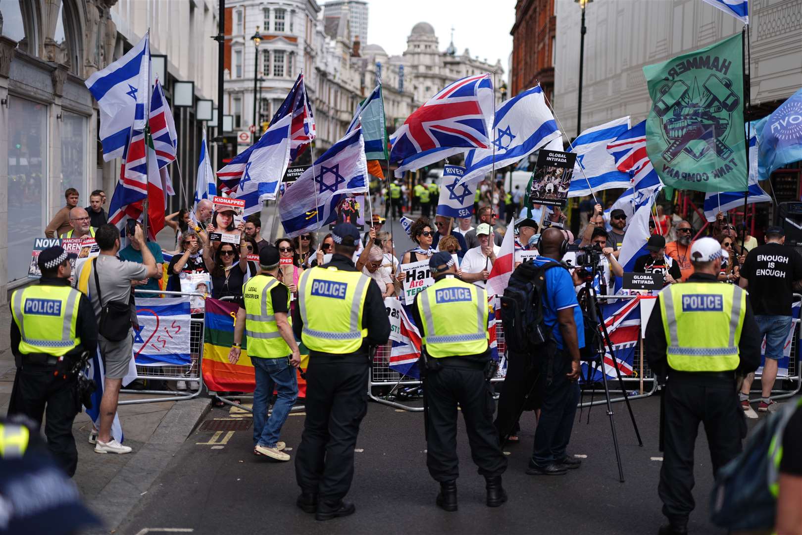 Counter-protesters in central London (Jordan Pettitt/PA)