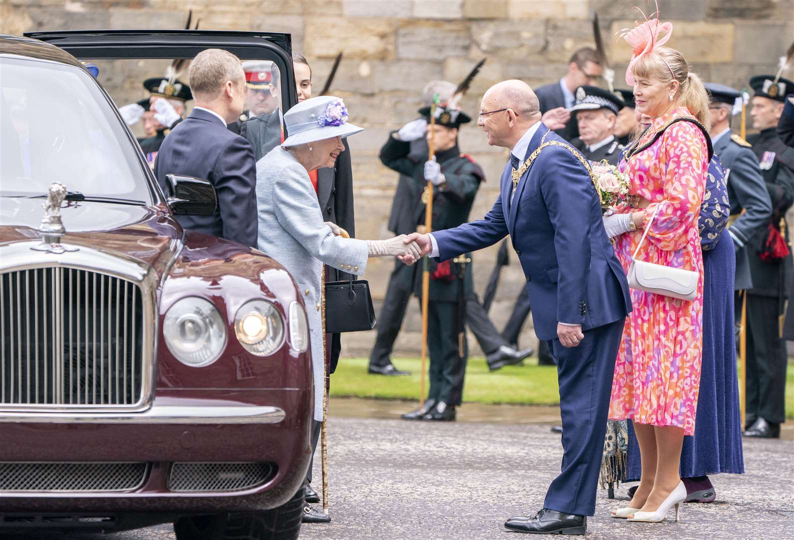 The Queen meets Lord Provost Robert Aldridge at the Ceremony of the Keys (Jane Barlow/PA)