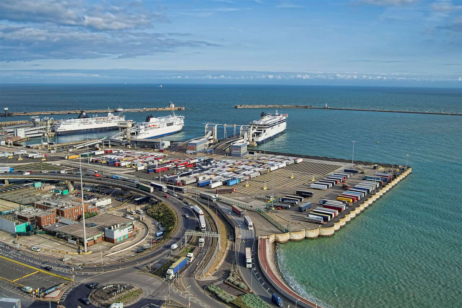 Port of Dover warn of delays to P O DFDS and Irish Ferries