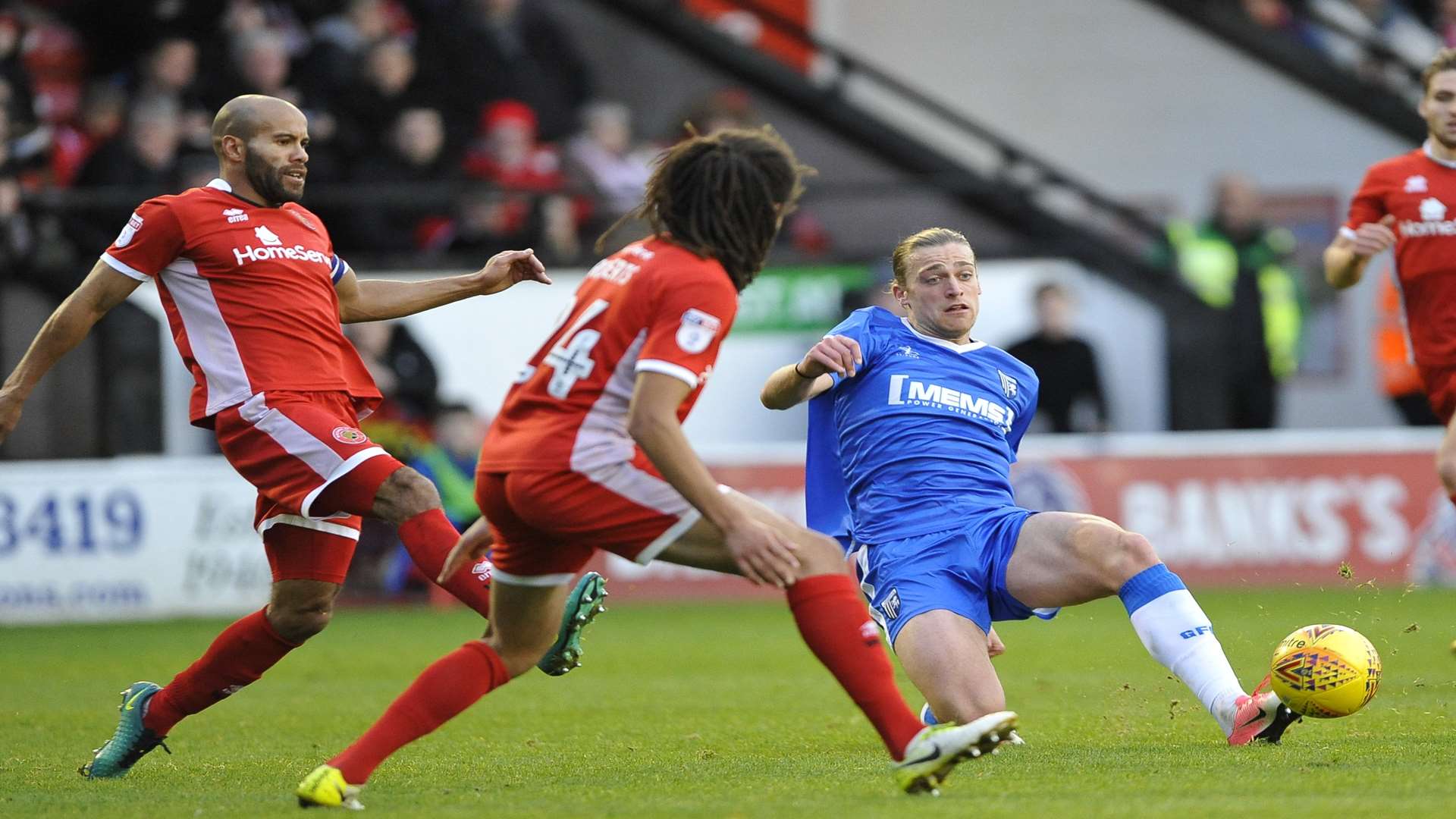 Tom Eaves looks for a blue shirt Picture: Ady Kerry