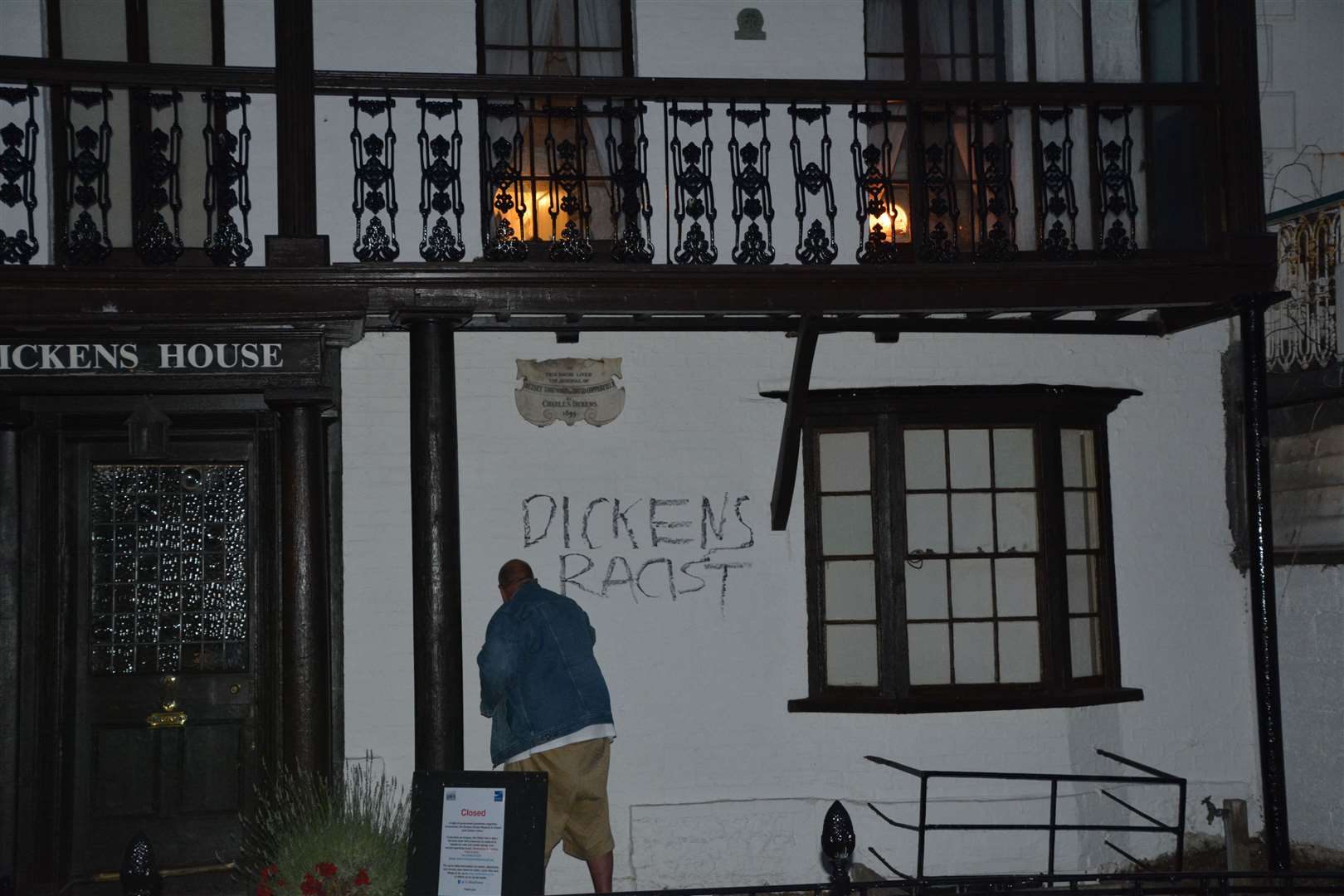 Ian Driver daubing Dickens House in Broadstairs