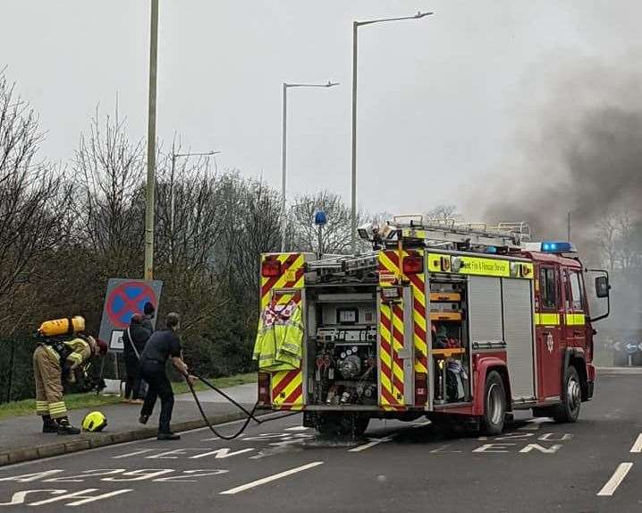 Fire crews tackle car blaze in Ashford