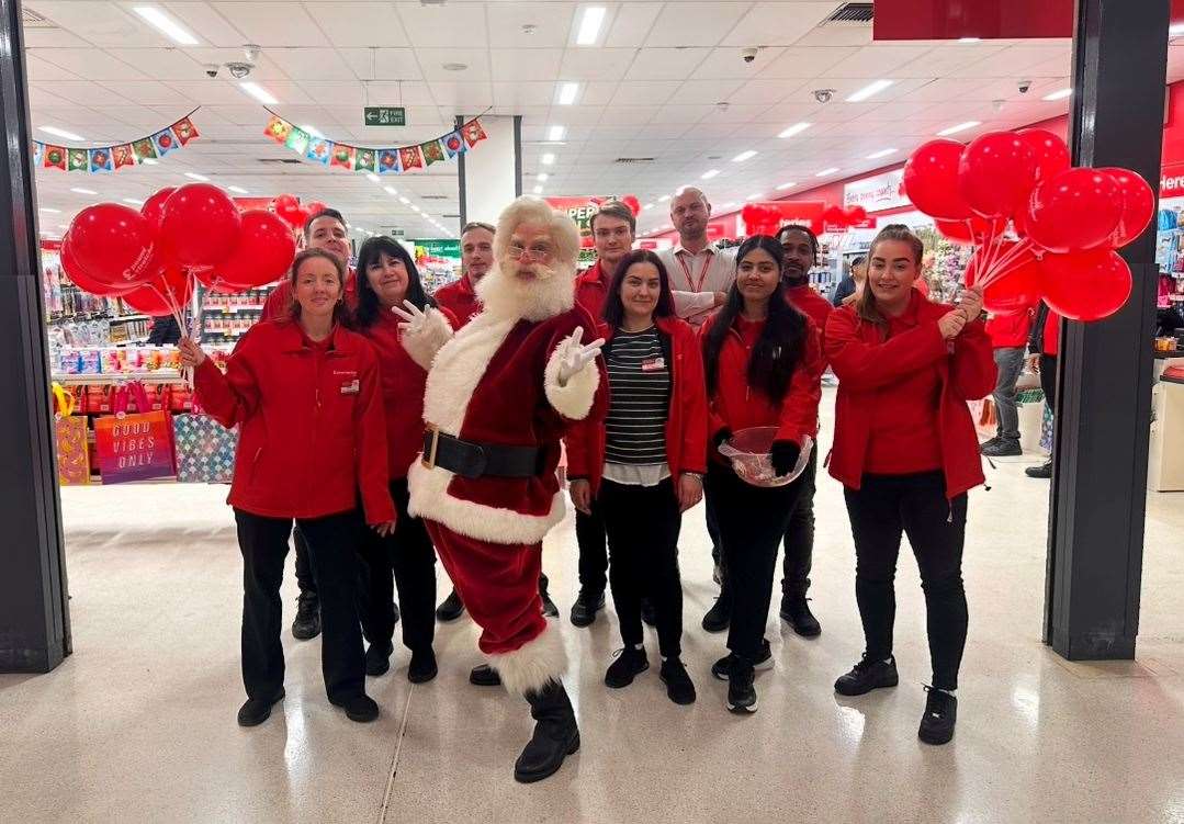 The new team at Poundstretcher in Strood